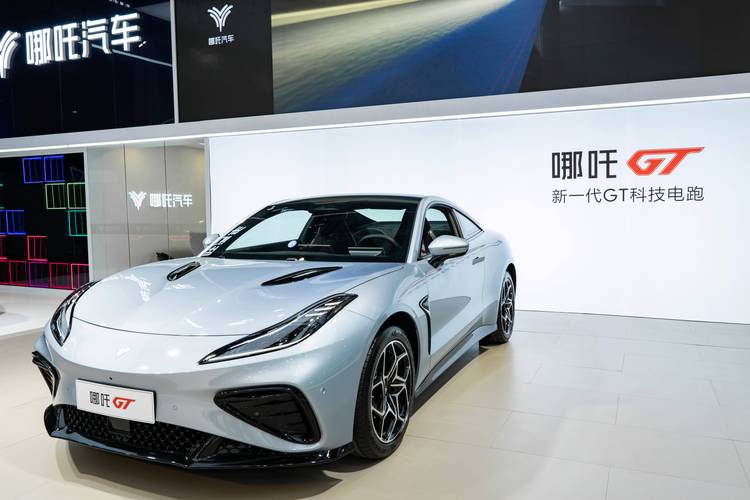 广州187哪吒汽车在智能汽车领域的表现，领途汽车在新能源汽车市场中的影响力